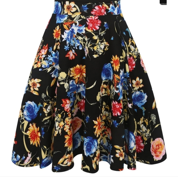 Women's Floral Flared Swing Dress - Picture 3 of 16